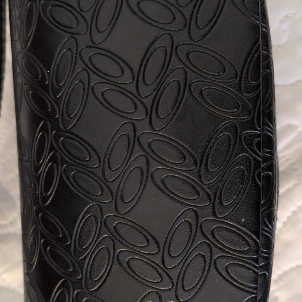 Oakley Soft Wristlet Glasses Case - Picture 2 of 8
